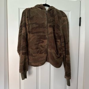 BNWOT ZIP UP HOODED JACKET! SIZE L!